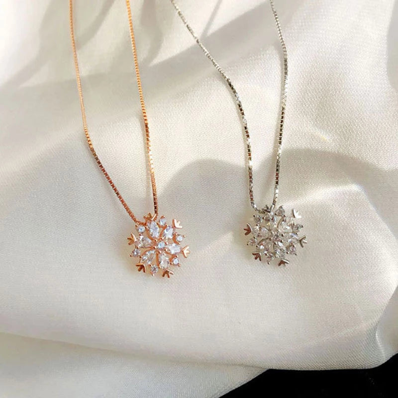 Crystal necklace with sparkling snowflake in gold and silver