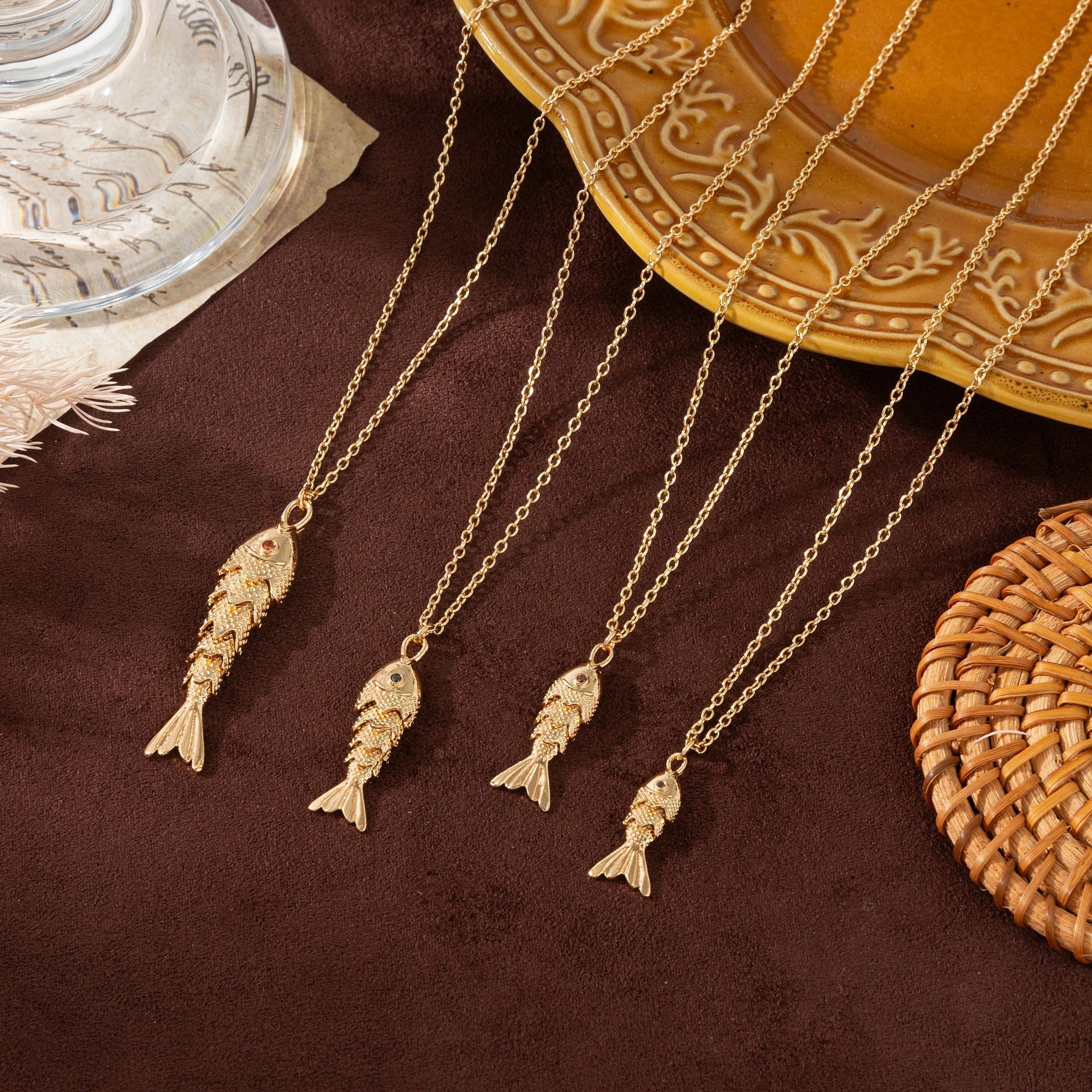 Retro Koi Fish Pendant Necklace – Personalized Light Luxury Fashion Jewelry for Women