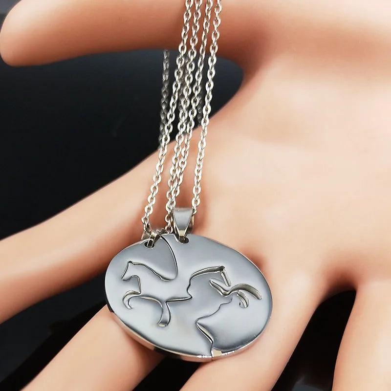 Horse Chain Necklace Set – Stylish Equestrian Jewelry for Couples