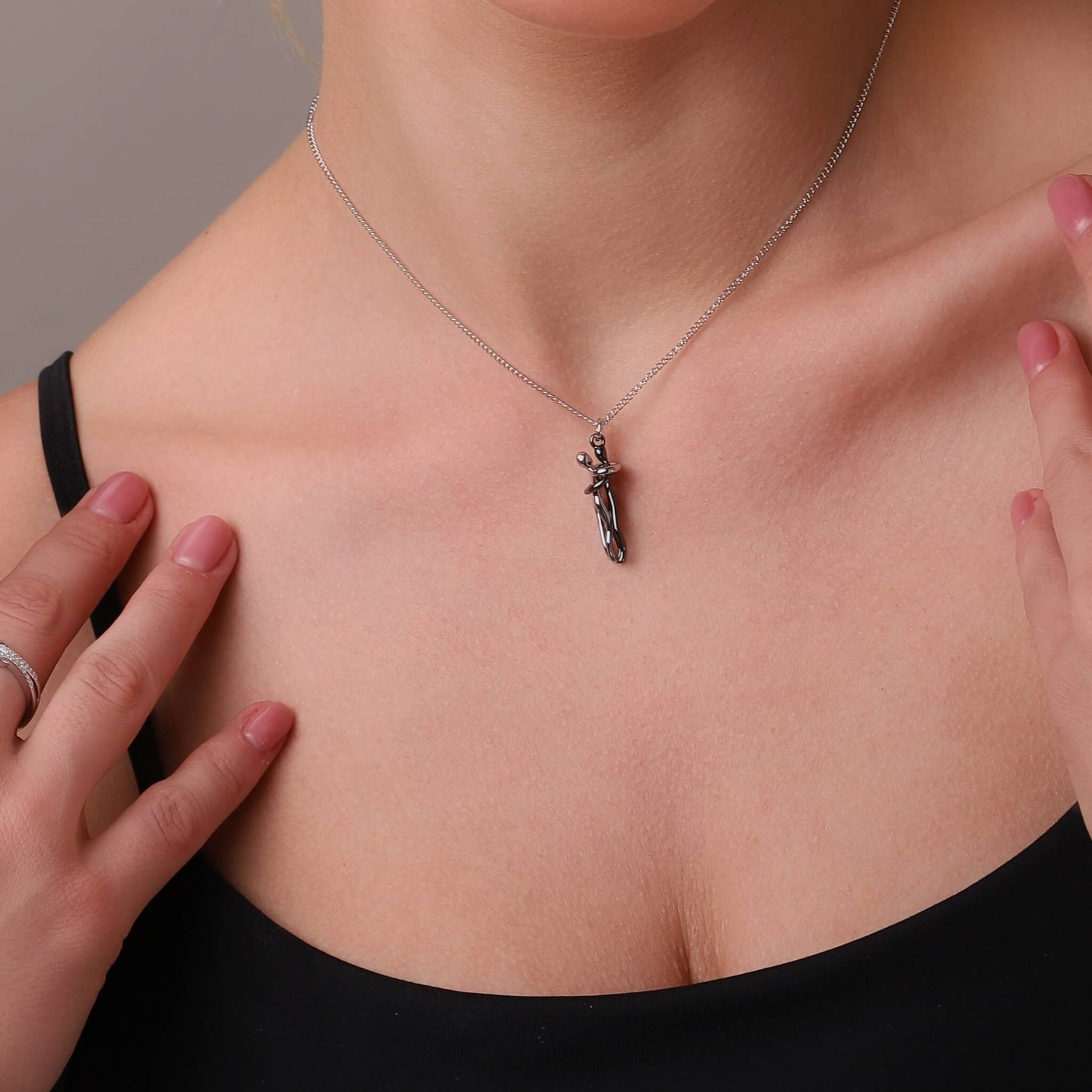 Melrose - Hugging Couple Necklace