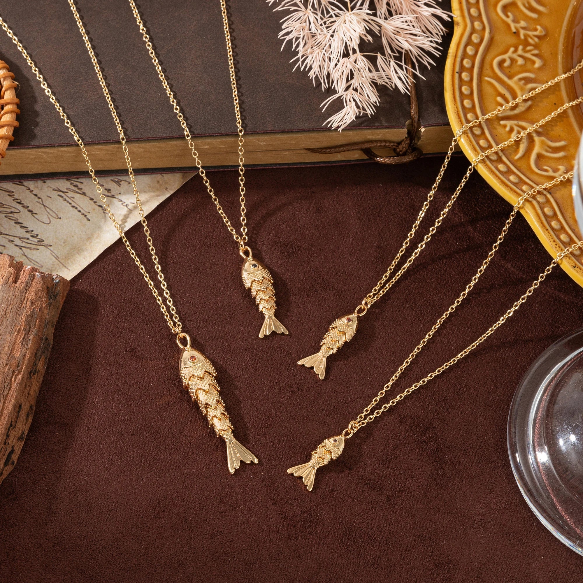Retro Koi Fish Pendant Necklace – Personalized Light Luxury Fashion Jewelry for Women